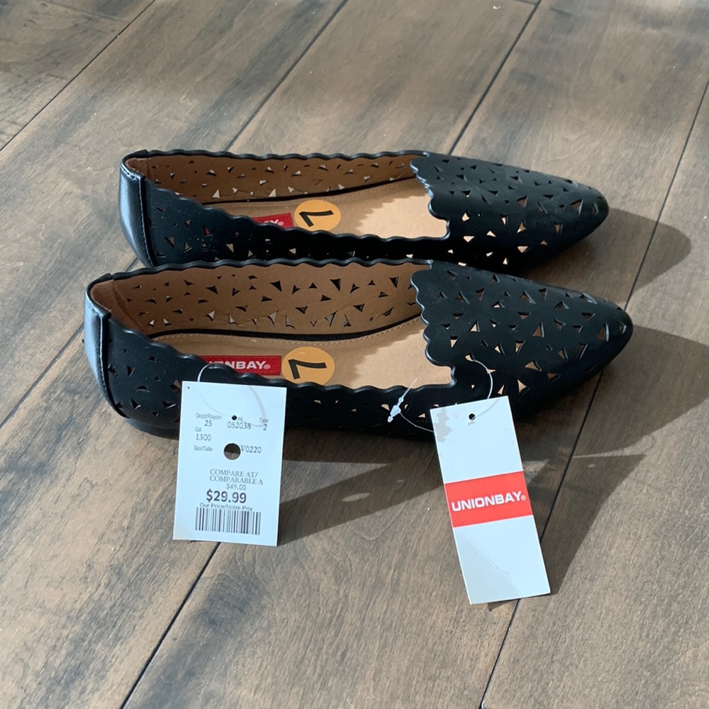 UNIONBAY Black Cutout Flats